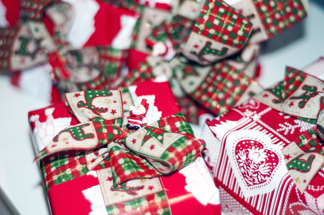 Tips for Organizing and Storing Your Holiday Wrapping Supplies